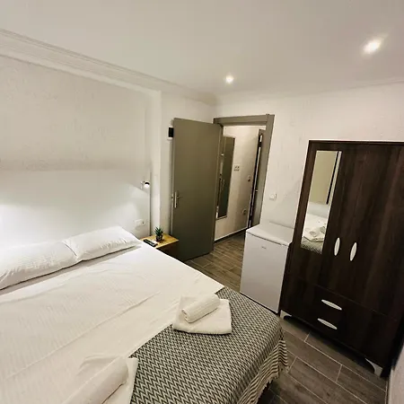 Aparthotel 9 House