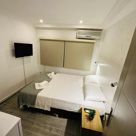 9 House Aparthotel