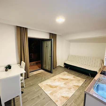 9 House Aparthotel *