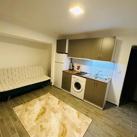 9 House Aparthotel *