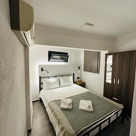 Aparthotel 9 House