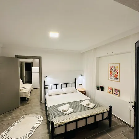 9 House Aparthotel